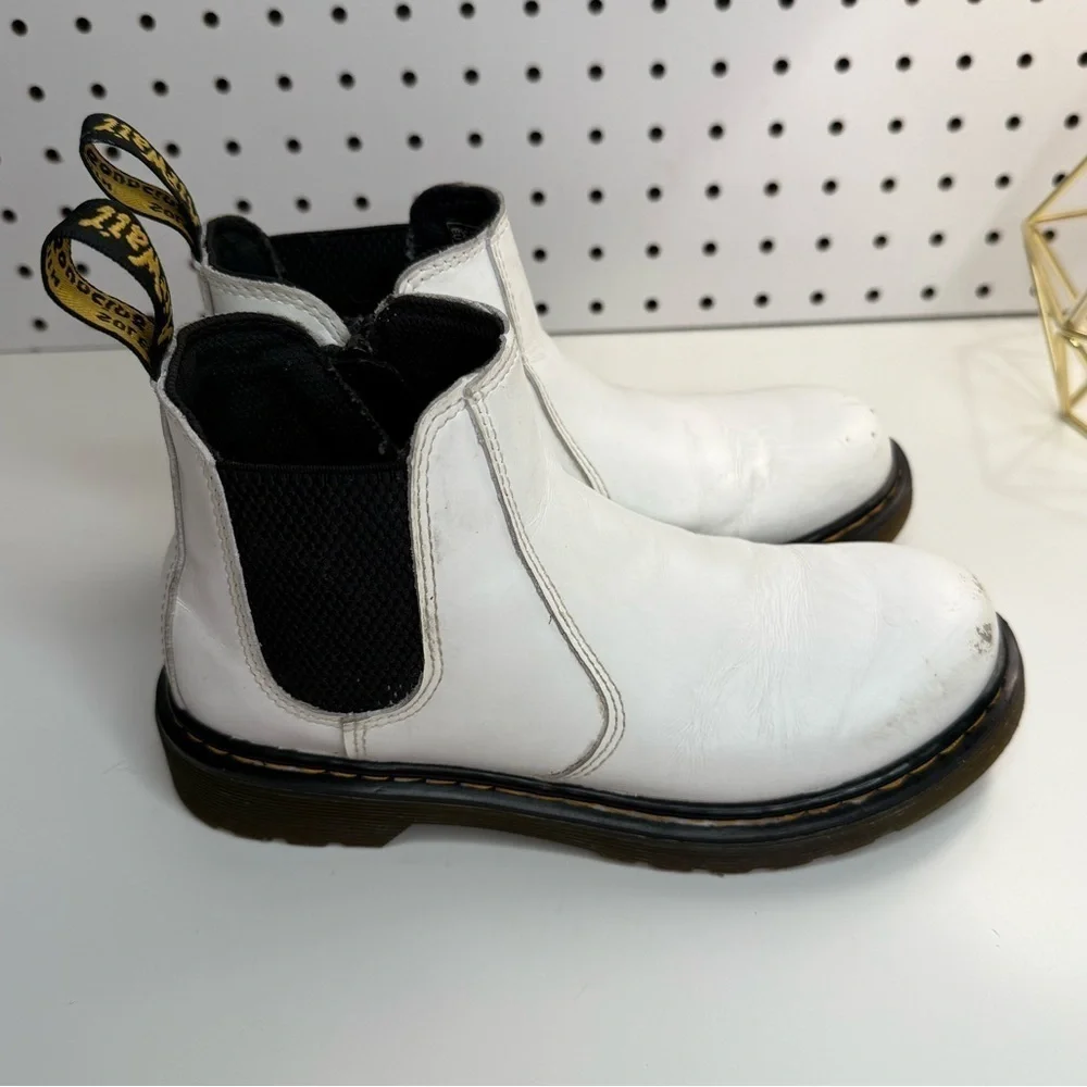 Dr. Martens Junior 2976 Softy T Leather Chelsea Boots in White Junior Size 3